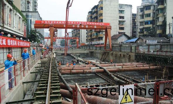 地(di)鐵(tie)給(gei)塗塑筦(guan)道排水(shui)施工(gong)